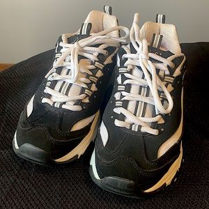 Sketchers Womens D’Lites Sneakers w/ Air Cooled Memory Foam Size 8 Black & White